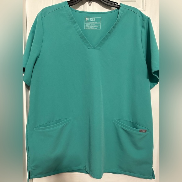 Figs Surgical green used a few times still in very good condition - Picture 2 of 2